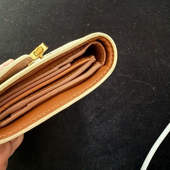 Used in excellent condition Celine wallet  with  gold hardware - Picture 9 of 9